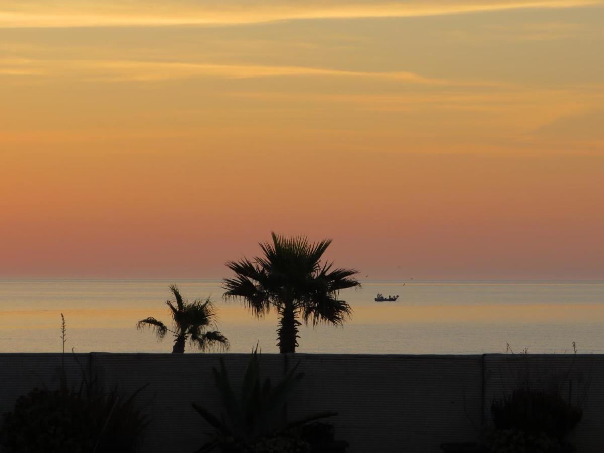 Ground Floor Studio With Access To Beach And Pool 르발카레스 외부 사진