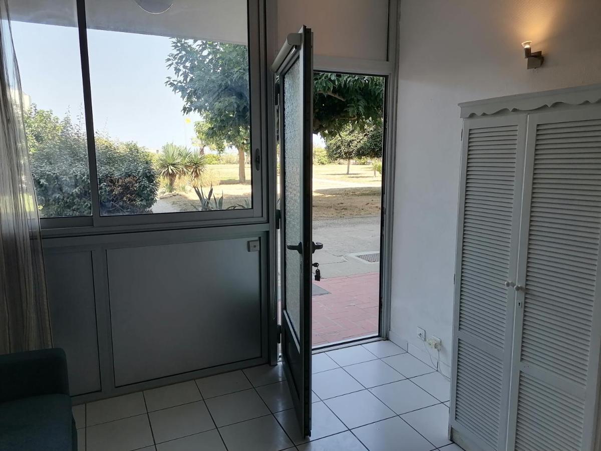 Ground Floor Studio With Access To Beach And Pool 르발카레스 외부 사진
