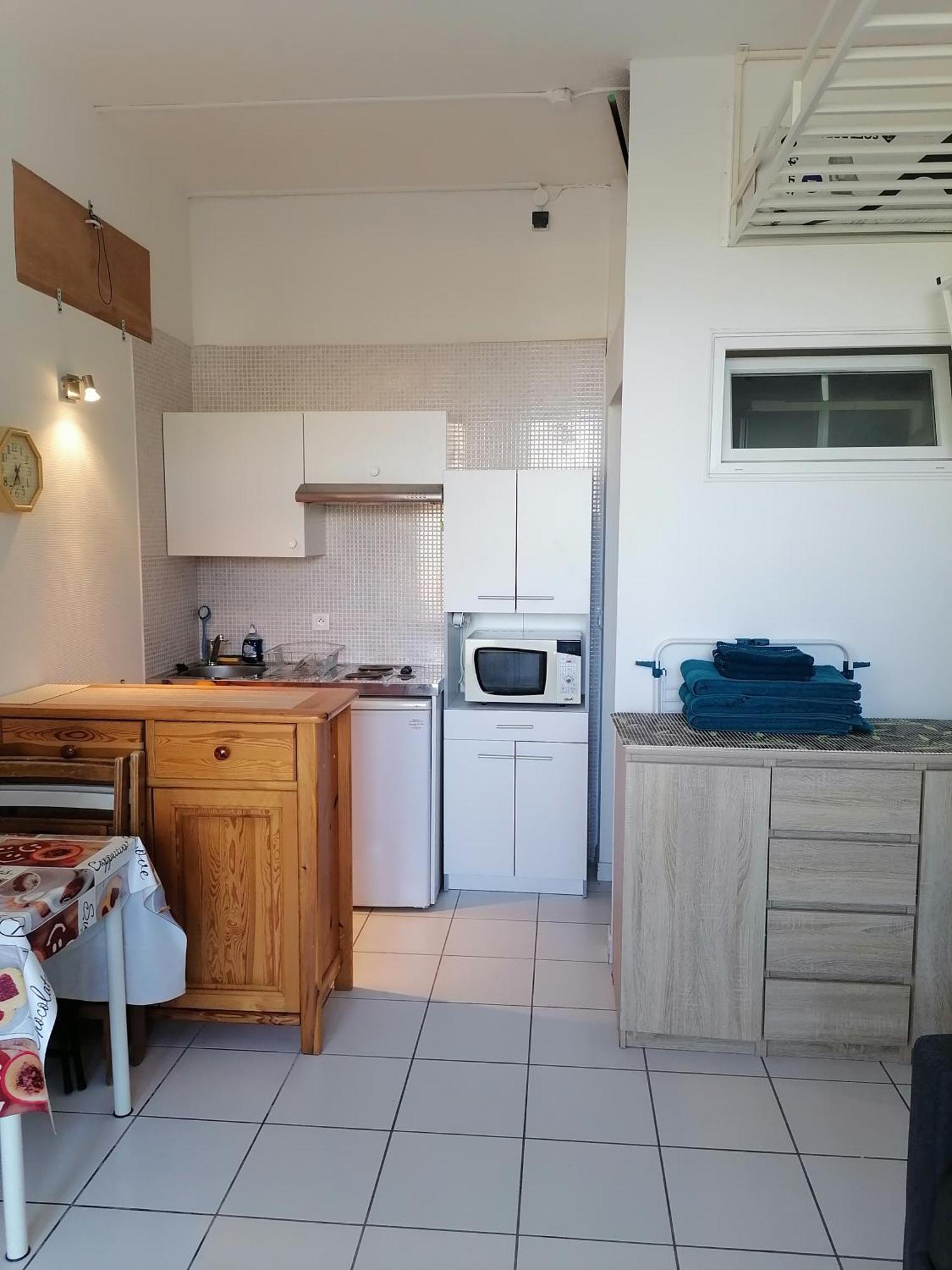 Ground Floor Studio With Access To Beach And Pool 르발카레스 객실 사진