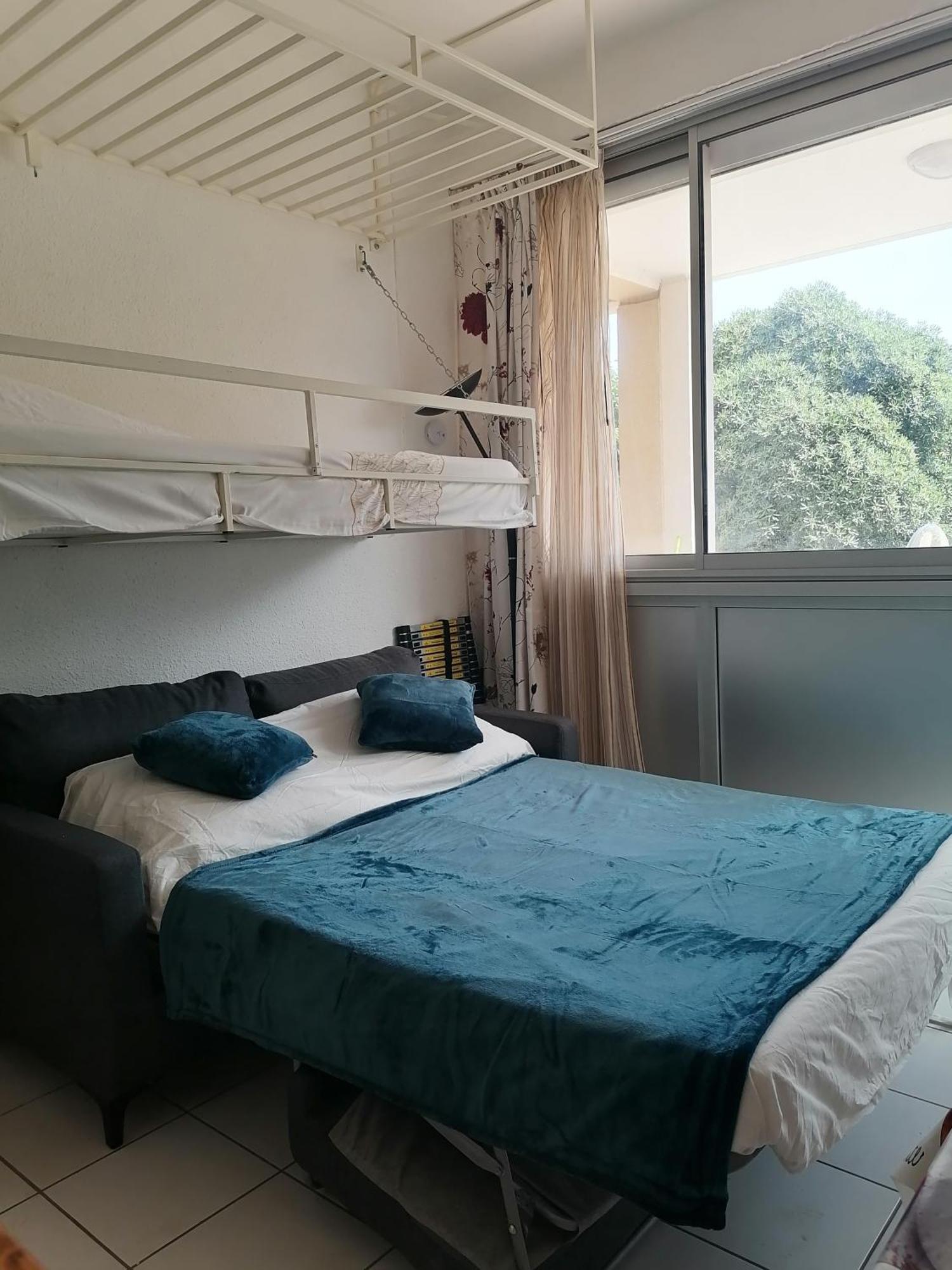 Ground Floor Studio With Access To Beach And Pool 르발카레스 객실 사진